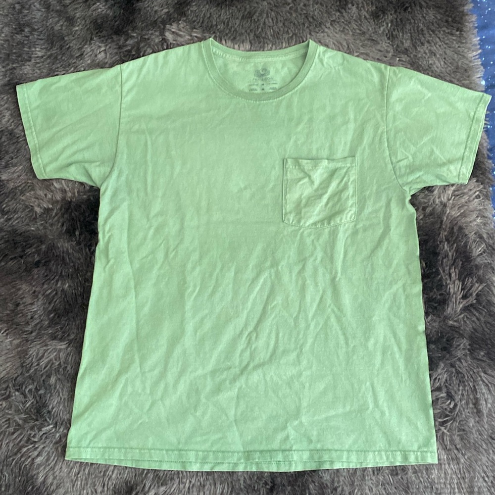 Laurel green t-shirt with pocket